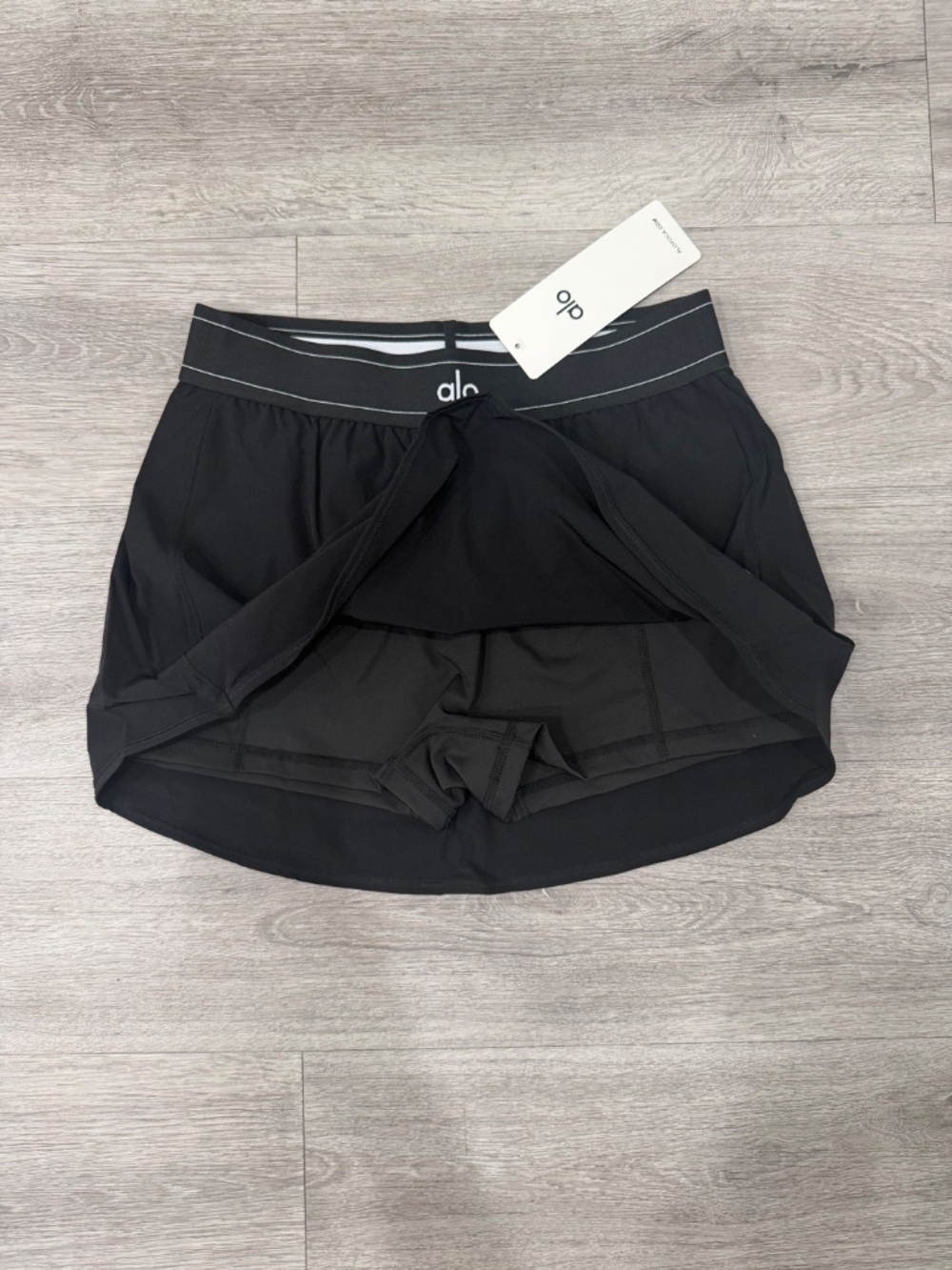 Black Alo tennis skirt - Picture 2 of 3